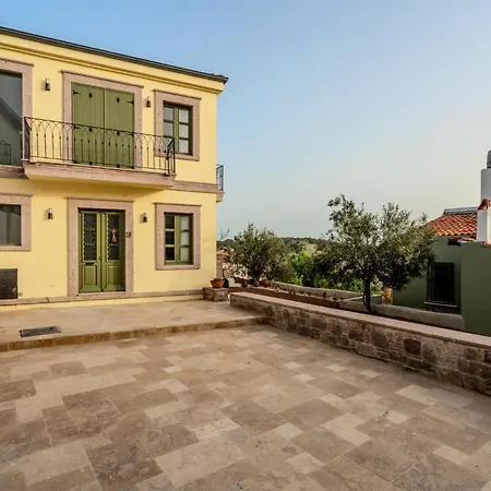 Rustic House With View Balcony In Villa *