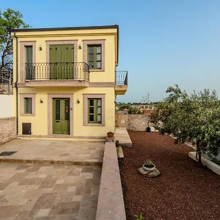Rustic House With View Balcony In Villa *